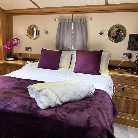 أوكسبريدج Luxury Boat - The Thistle Dream المظهر الخارجي الصورة